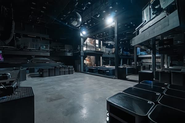 ปล่อยเช่า ผับ ไนต์คลับ (Nightclub) เซ้งอาคาร 3 ชั้น 2,100 ตรม. ทำเลใจกลางเอกมัย สามารถดำเนินธุรกิจต่อได้ทันที โทร 090-63 2