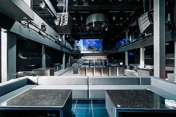 ปล่อยเช่า ผับ ไนต์คลับ (Nightclub) เซ้งอาคาร 3 ชั้น 2,100 ตรม. ทำเลใจกลางเอกมัย สามารถดำเนินธุรกิจต่อได้ทันที โทร 090-63 6