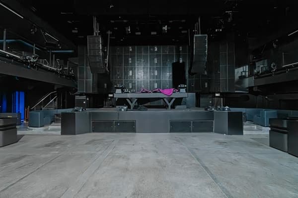 ปล่อยเช่า ผับ ไนต์คลับ (Nightclub) เซ้งอาคาร 3 ชั้น 2,100 ตรม. ทำเลใจกลางเอกมัย สามารถดำเนินธุรกิจต่อได้ทันที โทร 090-63 3