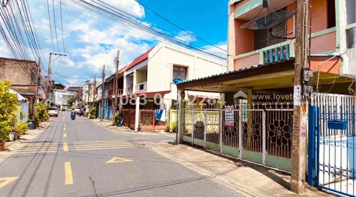 ขายทาวน์เฮ้าส์ หลังมุม รามอินทรา 44 ใกล้สถานีรถไฟฟ้า 170 เมตร น้ำไม่ท่วม 4