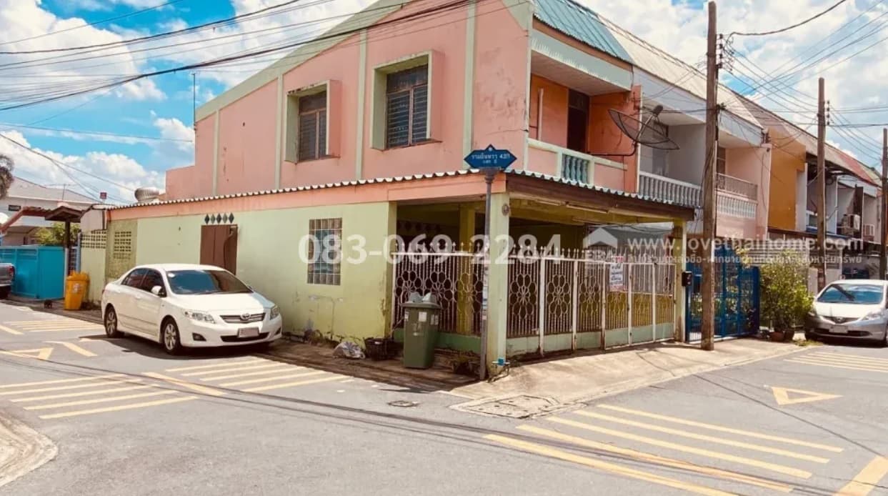 ขายทาวน์เฮ้าส์ หลังมุม รามอินทรา 44 ใกล้สถานีรถไฟฟ้า 170 เมตร น้ำไม่ท่วม 2