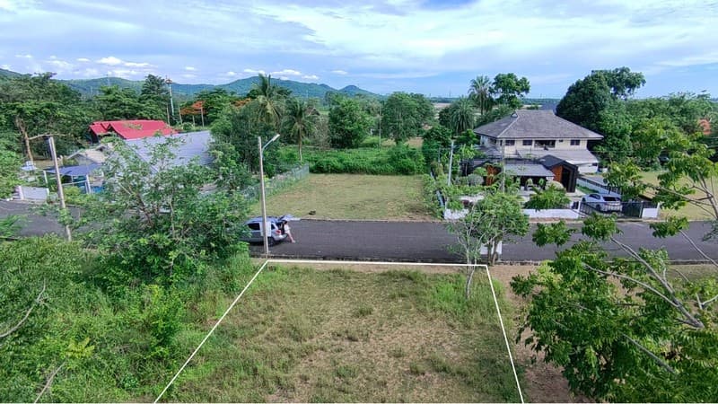 ขายที่ดิน จัดสรร 120 ตรว. โครงการบ้านเนินน้ำ แวดล้อมด้วยธรรมชาติ เหมาะสร้างบ้านพัก ตะเคียนเตี้ย บางละมุง 2
