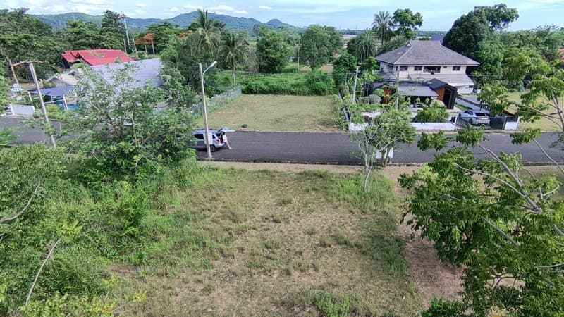ขายที่ดิน จัดสรร 120 ตรว. โครงการบ้านเนินน้ำ แวดล้อมด้วยธรรมชาติ เหมาะสร้างบ้านพัก ตะเคียนเตี้ย บางละมุง 4