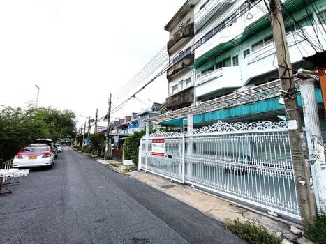 ตึกแถว 5 ชั้น 2 คูหา ซอยพหลโยธิน 75 แขวงสนามบิน ,เขตดอนเมือง ใกล้รถไฟฟ้า พหลโยธิน 75