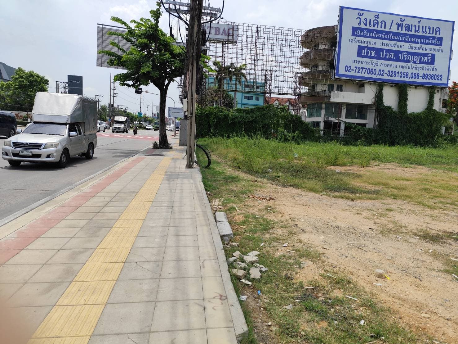 Selling large land very beautiful land with main road suitable big project Large land main road 13 Rais near Suvarnaphum 2