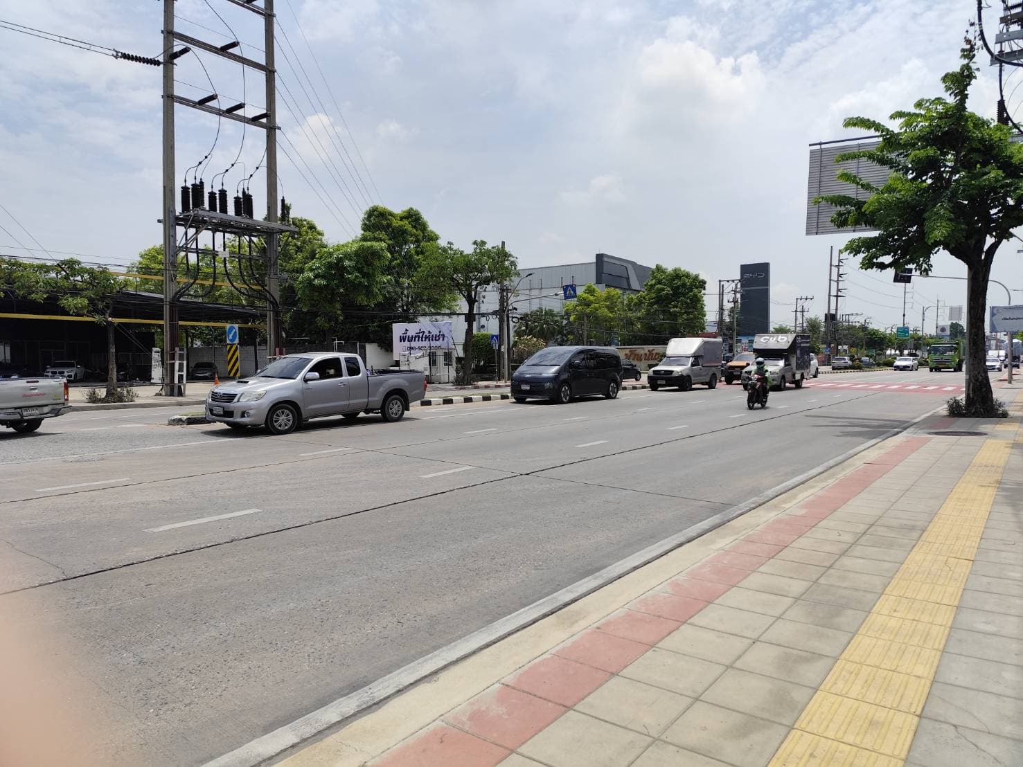 ที่ดินแปลงใหญ่ ติดถนนใหญ่ 13 ไร่กว่า ทำเลทอง ใกล้สนามบิน อ่อนนุช ลาดกระบัง ยกแปลง แปลงใหญ่ 13 ไร่กว่าติดถนนใหญ่ อ่อนนุช 4