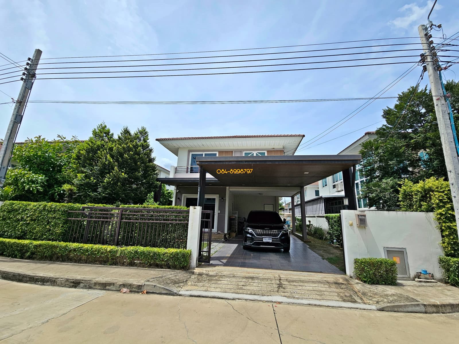 ขายหรือให้เช่า บ้านเดี่ยวทำเลดี เดินทางสะดวกใกล้ถนนบรมราชชนนี และรถไฟฟ้าสายสีม่วง (สถานีตลาดบางใหญ่)