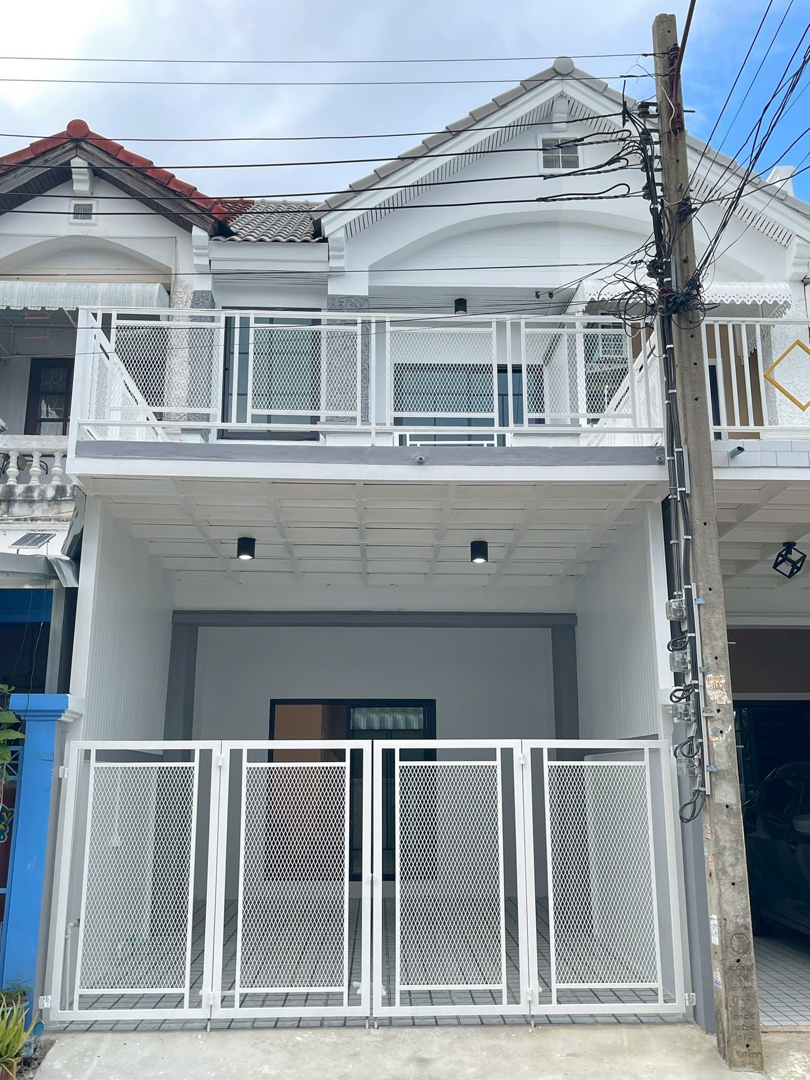 ขายด่วน! ทาวน์เฮาส์ 2 ชั้น หมู่บ้านบุศรินทร์ ซอยบ้านกล้วย-ไทรน้อย โครงการคุณภาพจากแลนด์แอนด์เฮ้าส์ (L&H) สภาพดี พร้อมเข้ 2