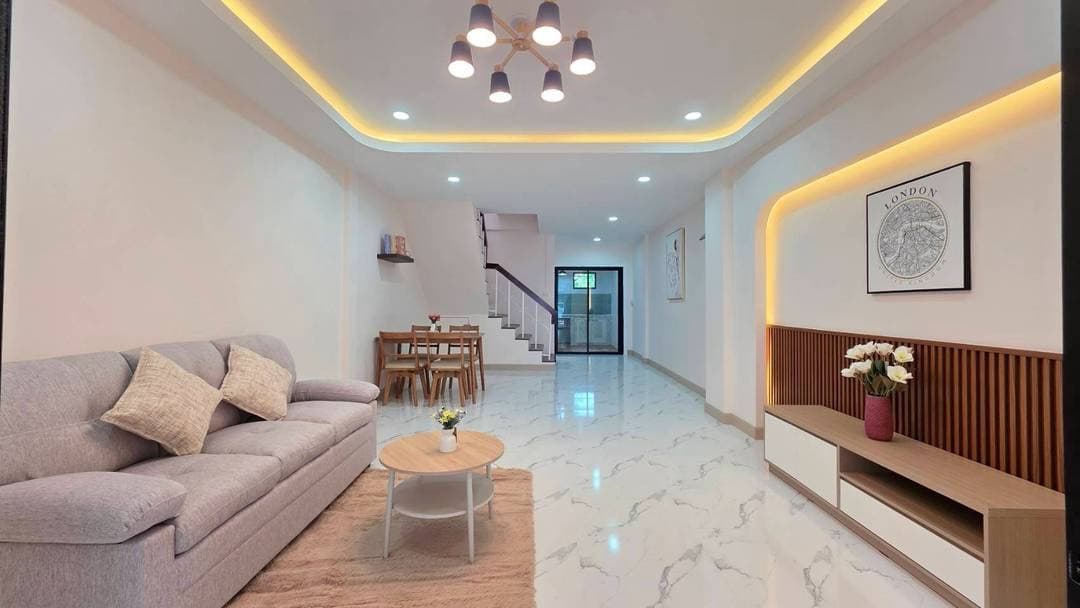 ขายทาวน์เฮาส์ 2 ชั้น อิมพีเรียลเพลส-ซอยลาดปลาดุก ทำเลทองหลังห้าง JAS Green Village 2