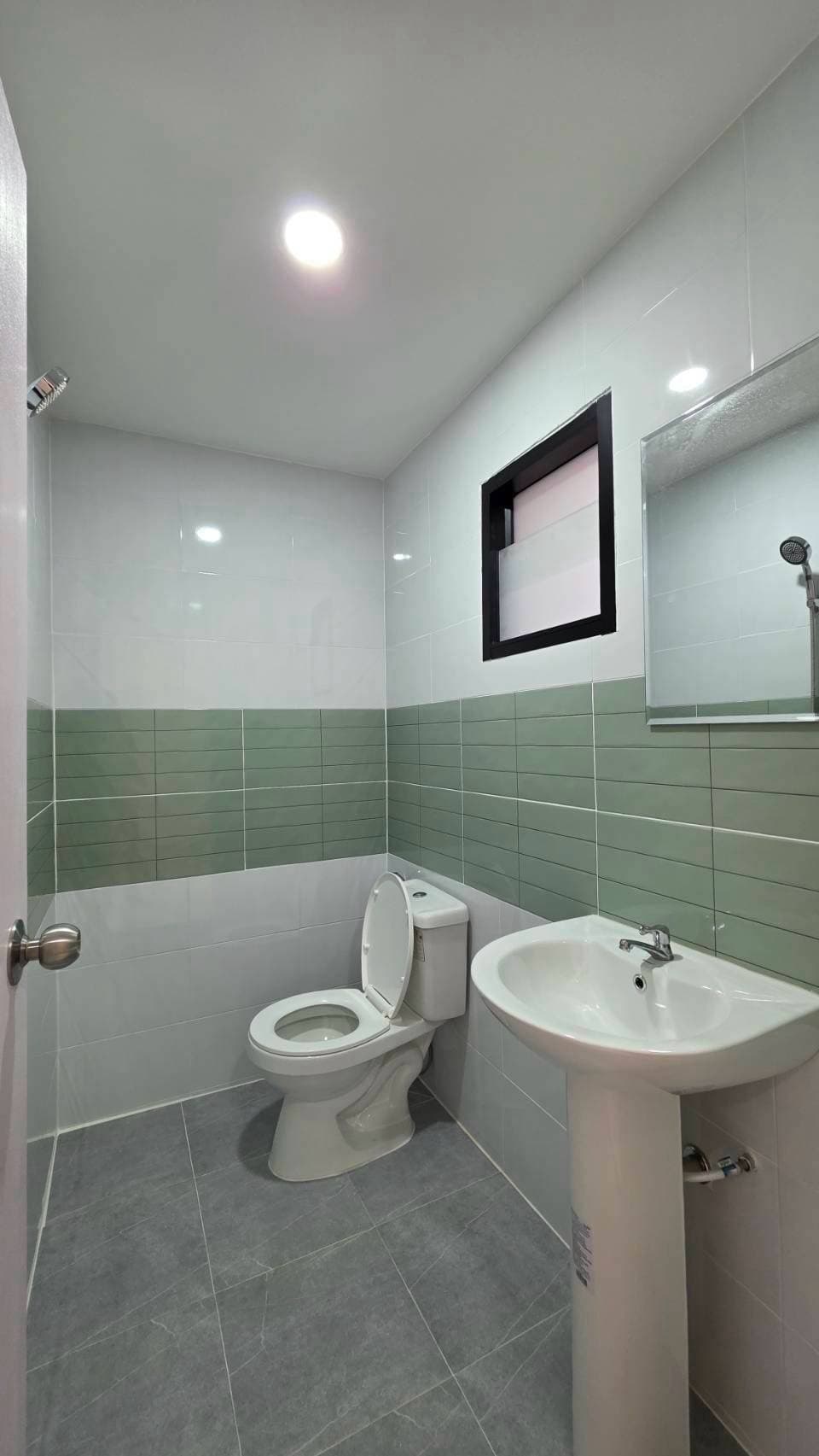 ขายทาวน์เฮาส์ 2 ชั้น อิมพีเรียลเพลส-ซอยลาดปลาดุก ทำเลทองหลังห้าง JAS Green Village 3