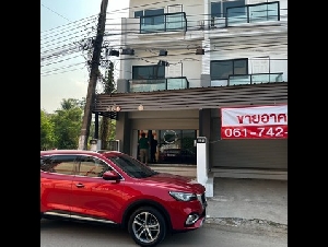 TOWNHOME ทาวน์โฮม 3 ชั้น (ห้องมุม) ขนาด 31.6 ตร.ว. (พื้นที่ใช้สอย 300 ตร.ม.) อ.เมืองเลย จ.เลย ใกล้กับ เยื้องกับโรงแรมศรีสุขเดอเลย และห่างจากโลตัสเอ็กซ์เพรส บ้านนาหนอง ประมาณ 500 ม. 2300000 บาท 3BEDROOM3Bathroom 32 SQ.WA พร้อมให้คุณเป็นเข้าจอง เลย   