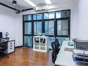 ให้เช่า สำนักงาน อาคาร โคเมท 7000 บาทต่อเดือน ใกล้กับ - ชั้นทั้งหมด 1 ชั้น