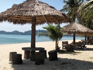 ขายบ้านพัก 72  ตรว. อยู่ในหมู่บ้านจัดสรร มีชายหาดติดทะเลส่วนตัว ต.ซากพง  อ.แกลง  จ.ระยอง
