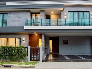 ขายบ้านเดี่ยว 2 ชั้น The City Bangna เนื้อที่ 76 ตร.วา แบบบ้าน EMERALD เฟอร์ครบ ติดถนนเมน ใกล้สวน