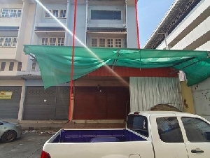 ขายอาคารพาณิชย์ 3 ชั้น ซ.ไพฑูรย์แกรนด์คอนโด ถ.กรุงเทพ-ปทุมธานี (ทล.307) ต.บ้านฉาง อ.เมืองปทุมธานี จ.ปทุมธานี