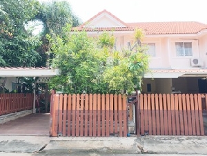 บ้านแฝดพฤกษา34/2 ราคาสุดคุ้ม อยู่ในแหล่งชุมชม เพื่อนบ้านเป็นมิตร สังคมดี เดินทางเข้าออกสะดวก