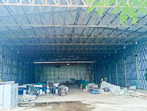 บางละมุง-ชลบุรี. ขอใบรง.4ได้ ตลาดสดเขาไม้แก้ว 1.4 กม. ให้เช่าโรงงาน พร้อมออฟฟิศ พื้นที่สีเหลือง  1,800 ตร.ม. รร.นานาชาติรักบี้ 3.5 กม.