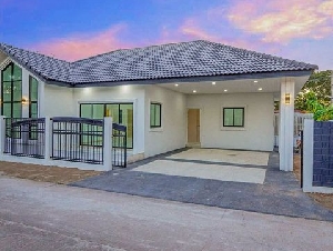 ถูกใจคนหาบ้าน โซนหางดง ราคาเพียง 2.59 ล้าน บ้านสร้างใหม่ ดีไซน์ Modern เรียบหรู มีพื้นที่สวนด้านข้าง อยู่เองก็คุ้ม ปล่อยเช่าก็ได้ผลตอบแทนดี
