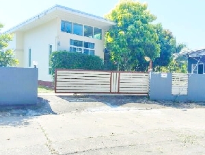  ให้เช่าบ้านเดี่ยว ตลาดดอยสะเก็ด 3กม. 3นอน สวนพฤกษศาสตร์ทวีชล 1.9 กม. เป็นธรรมชาติ 66 ตร.วา.264 ตร.ม. 3 น้ำ พร้อมเฟอร์ฯ