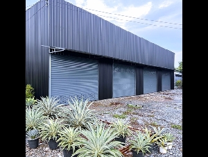 สารีบุตร ฉลองกรุง1-10  ให้เช่าโกดังใหม่ 300ตร.ม. ตลาดนัดวินวินสุวรรณภูมิ 3.8 กม สโมสรกีฬาเอชแอนด์เอ 1.0 ม.75 ตร.วา.  ติดถนนใหญ่ ทับยาว