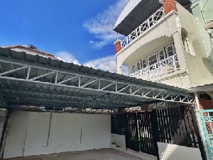 ขายทาวน์เฮ้าส์รีโนเวทใหม่ 3 ชั้น 6 ระดับ ประชาชื่น 27 ใกล้รถไฟฟ้า  พร้อมอยู่  เฟอร์ใหม่ทั้งหลัง