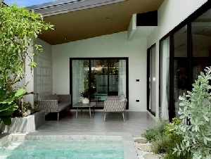 พูลวิลล่า 2 ชั้น รีโนเวทใหม่ พร้อมอยู่ เฟอร์ทั้งหลัง โซนสันกำแพง