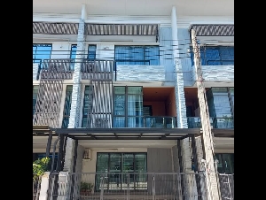 ให้เช่าทาวน์เฮ้าส์ 4ชั้น เนื้อที่ 22.8 ตร.วพื้นที่ใช้สอย 200ตร.ม 3ห้องนอน 4ห้องน้ำ เฟอร์บางส่วน ถนนอุดมสุข สุขุมวิท103 ราคาเช่า 32,000 บ/ด