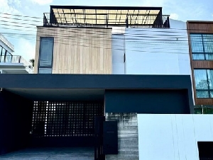 Pool villa 3 ชั้น บ้านหลังใหญ่ เฟอร์นิเจอร์บิ้วอินครบ อำเภอเมือง