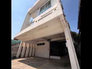 ให้เช่าโฮมออฟฟิศ 3ชั้นมีดาดฟ้าเนื้อที่750ตรม.5ห้องนอน 4 ห้องน้ำถนนเพชรบุรี พระราม9