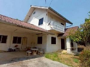 บ้านพร้อมที่ดินแปลงใหญ่ เหมาะอยู่อาศัยหรือรีโนเวทเพิ่มมูลค่า ท่าศาลา