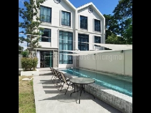 บ้าน 3 ชั้น สไตล์อังกฤษ วิวดอยสุเทพ น้ำไม่ท่วม ป่าแดด 