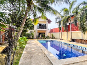 Villa For Sale 3bedroom 2-story villa gracing 300 sqm of living space near Chaweng Bophut Koh Samui Thailand property Thailand for Sale