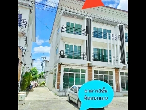 อาคาร 3 ชั้น หลังมุม เศรษฐกิจ-คลองครุ ทำเลศักยภาพ วัดศรีเมือง 990ม. เมืองสมุทรสาคร 2-3นอน 3น้ำ 18 ตร.ว. ติดถนนเศรษฐกิจสายหลัก กว้าง 20 เมตร 