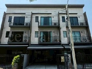ทาวน์โฮม 3 ชั้น บ้านกลางเมือง ราชพฤกษ์-สาทร บ้านใหม่ ทำเลดี สภาพดี แปลงหน้าสวน 