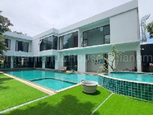pool villa ติดแม่น้ำ สไตล์พูลวิลล่าพื้นที่ขนาดใหญ่ สันกำแพง