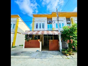 ตรงข้ามโรบินสัน ลาดกระบัง 600ม.  2 น้ำ 20 ตร.วา.160 ตร.ม. ตลาดลานบุญ. ทาวน์โฮม 2 ชั้นหลังมุม 3 นอน ตลาดลานบุญ 700 ม.