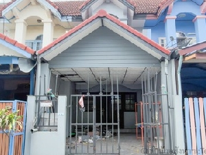 ขายทาวน์เฮาส์ 2 ชั้น หมู่บ้านแพรมาพร คลอง 4 ธัญบุรี สภาพต้องรีโนเวทก่อนเข้าอยู่