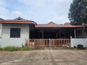 ขายบ้านเดี่ยว  หมู่บ้านธาราศิริ บางชุม โถ 2 ถนนศรีวิชัย สุราษฎร์ธานี