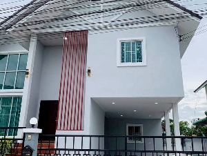ให้เช่าบ้านเดี่ยว 2 ชั้น พร้อมเข้าอยู่ ทำเลใจกลางบ่อวิน สะพานสี่ เยื้อง DOHOME