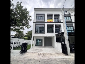 ขาย / เช่า ทาวน์โฮม 3 ชั้น หลังมุม ทำเลสุขุมวิท 113  หมู่บ้านลุมพินี ทาวน์เพลส สุขุมวิท–ศรีนครินทร์ พื้นที่ 29 ตร.ว. ME-283