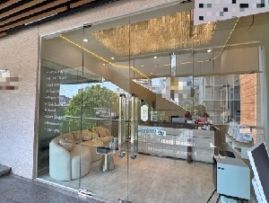 เซ้งด่วน คลินิกความงาม ย่านทองหล่อ หน้า Starbucks ติดถนนใหญ่ อยู่ใน The Taste Thonglor 11