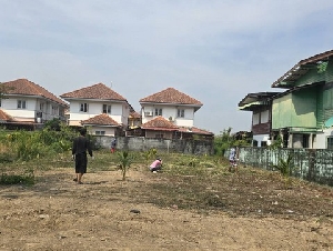 พื้นที่ดิน -  23000 BAHT.   ราคา ดี ที่ดินถมแล้ว