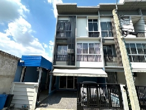  ให้เช่าทาวน์โฮม 3 ชั้น ห้องมุม ม.สัมมากร อเวนิว รามอินทรา-วงแหวน   ขนาด 25.4 ตร.ว.  3 ห้องนอน 3 ห้องน้ำ ที่จอดรถ 2 คัน