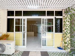 ห้องพักรายเดือน อพาร์ตเมนต์ชั้นล่าง ห้องสวย พร้อมเข้าอยู่ ใกล้หาดเฉวงเพียง 1 กิโลเมตร ตำบลบ่อผุด อำเภอเกาะสมุย จังหวัดสุราษฎร์ธานี