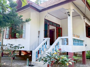 บ้านให้เช่า 2 ห้องนอน 1 ห้องน้ำ พร้อมเข้าอยู่ทันที . ทำเลดี บ้านใต้ ตำบลแม่น้ำ อำเภอเกาะสมุย จังหวัดสุราษฎร์ธานี