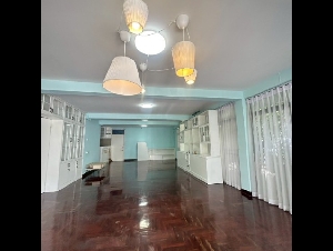 บ้านเดี่ยวใกล้แยกรัชดา-ลาดพร้าวที่ดิน136ตรว300ตร.ม4นอน3น้ำจอดรถ5-6คันและMRTลาดพร้าวเช่า65,000บาท/เดือนถ.ลาดพร้าว