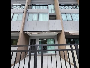 BH4282 ให้เช่า บ้านกลางเมือง พระราม 9 – กรุงเทพกรีฑา ทาวน์โฮม 3 ชั้น บ้านใหม่ พร้อมเฟอร์นิเจอร์ ใกล้ Brighton College และ Wellington College