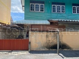 บ้านเดี่ยวสองชั้นหลังสุดซอย ทำเลดี อุทัย พระนครศรีอยุธยา  60 ตารางวาถูกที่สุด