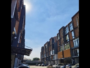 โฮมออฟฟิศ 5 ชั้น สไตล์ Modern Luxury Loft พร้อมลิฟต์ส่วนตัว เดอะ ไพรด์ สุขุมวิท 77