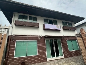 บ้านเดี่ยว 2 ชั้น ติดริมถนนราชพฤกษ์ ใกล้รถไฟฟ้าสถานีบางหว้า